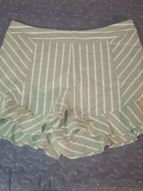 Lydelle Striped Ruffle Mini Shorts in Green and White size large